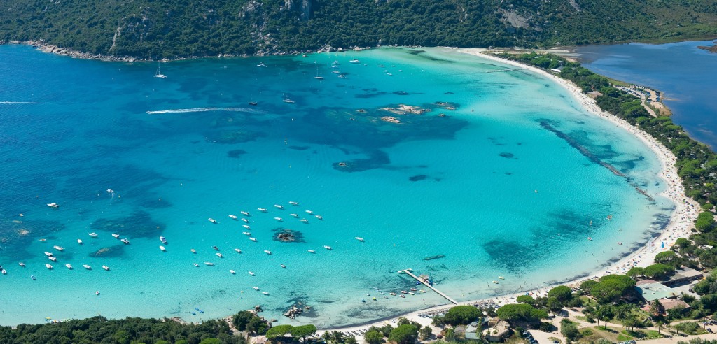 Golfe de Santa Giulia et piscine de la residence